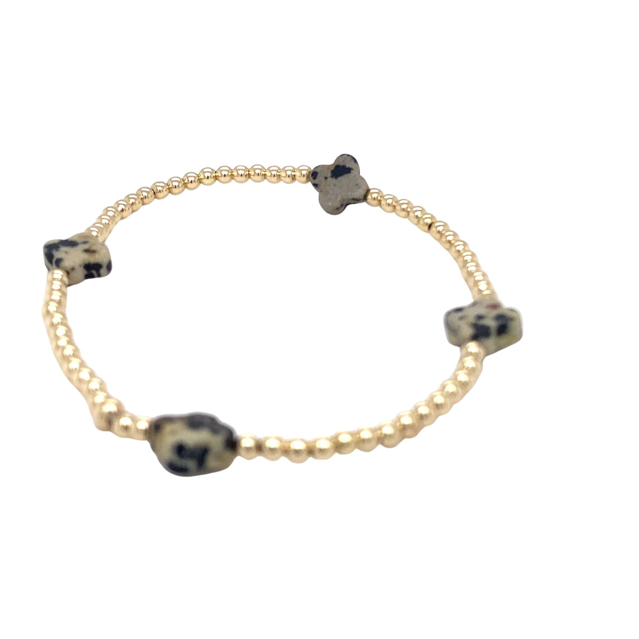 Gouden bolletjes armband met dalmatian klavers