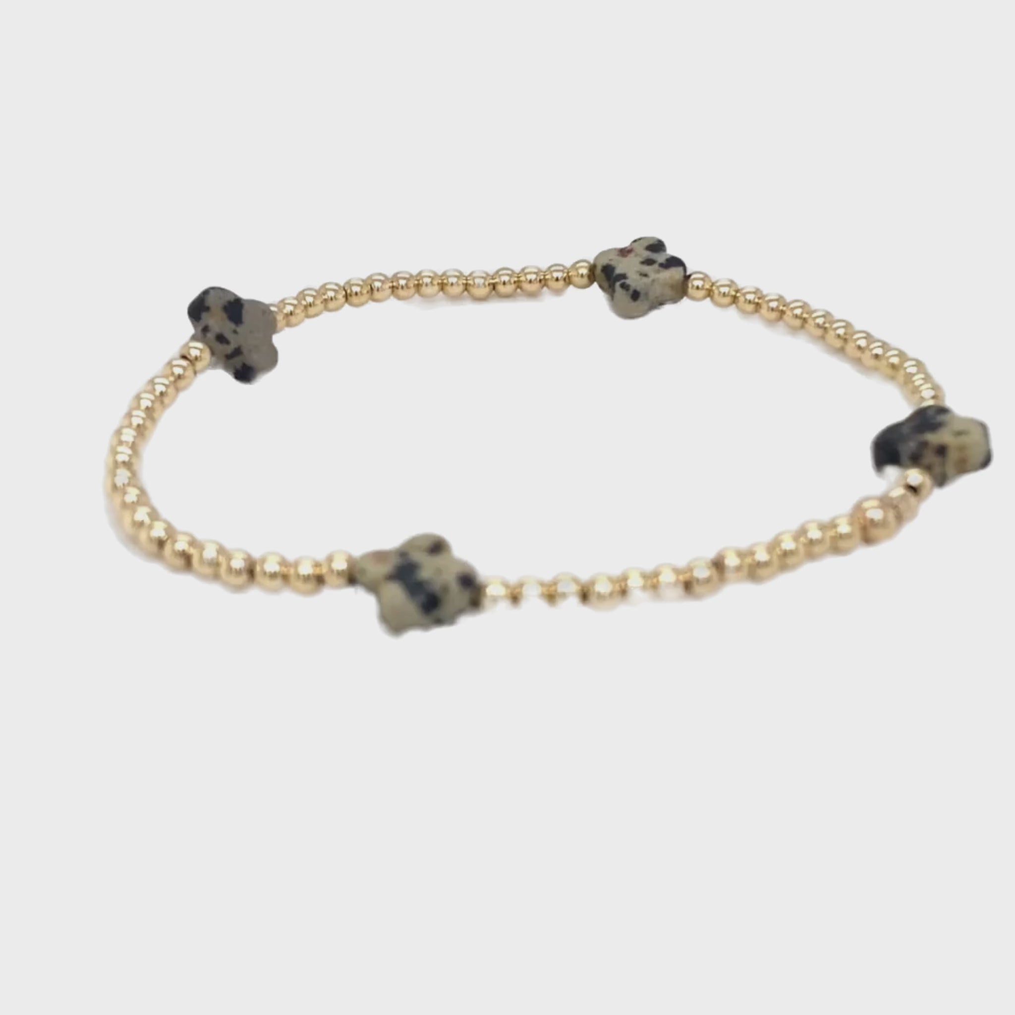Gouden bolletjes armband met dalmatian klavers